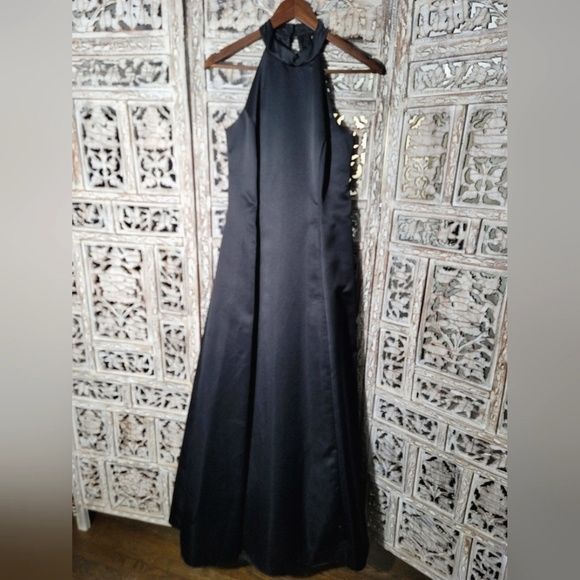 Urban Girl Nites Dresses & Skirts - Urban Girl Nites Vintage Black Sleevless Mock Neck Formal Gown Womens Size 7/8